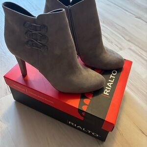 Rialto Women's Taupe Ankle Booties